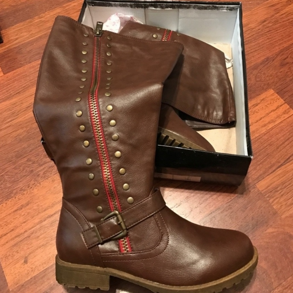 NWT Brown Leather boots size 9